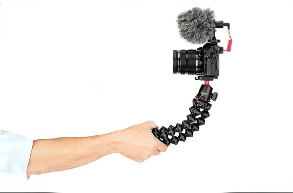 WHAT DO VLOGGERS USE FOR A CAMERA? 